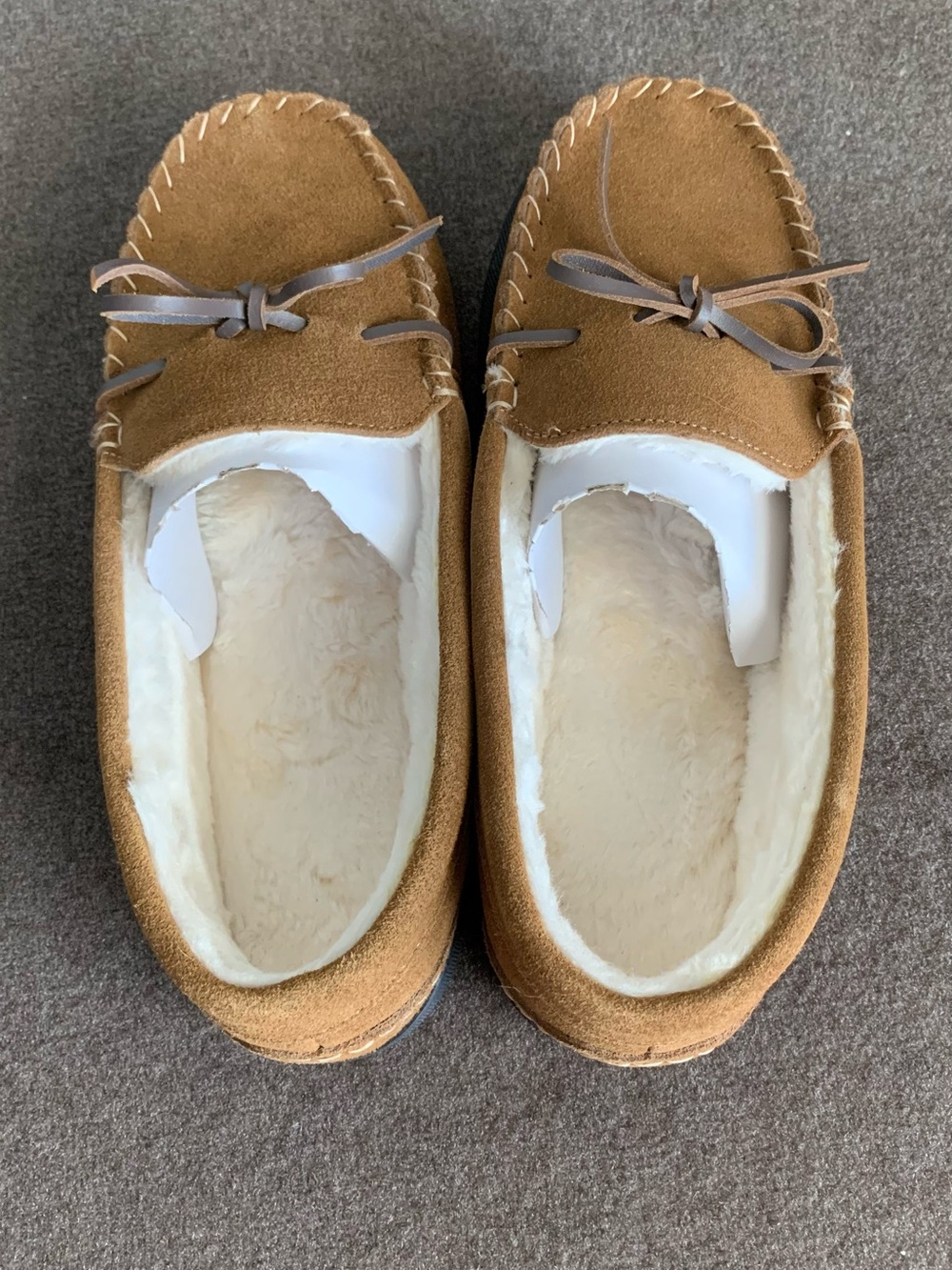 isotoner Women's Chestnut Brown Faux-Suede Moccasin Slippers Size 9.5-10